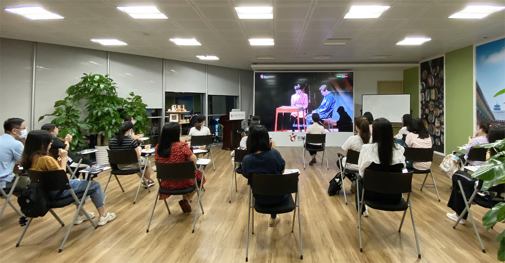 ▲광저우에서 'K-뮤지컬 온에어'를 단체 관람하고 있는 모습. (사진제공=한국관광공사)