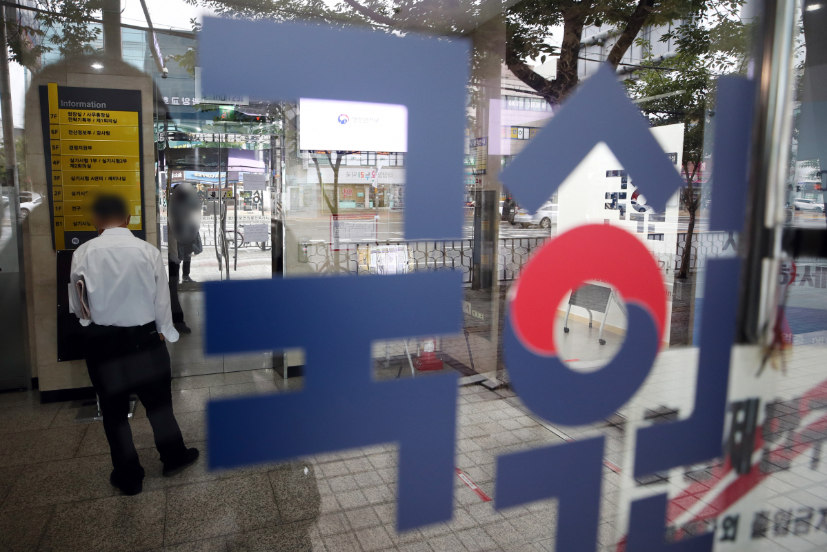 ▲7일 외부인 출입 통제 중인 서울 광진구 한국보건의료인국가시험원. (연합뉴스)