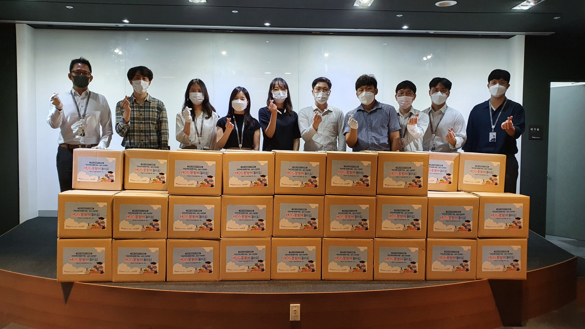 ▲주택도시보증공사(HUG) 노사는 부산 지역 저소득층 아동을 위해 학습ㆍ놀이키트 100개를 기부했다고 8일 밝혔다. (사진 제공=주택도시보증공사)