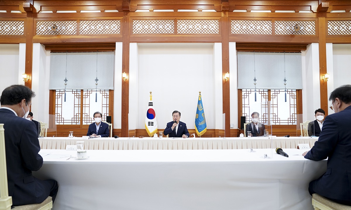 ▲문재인 대통령이 9일 청와대에서 열린 민주당 주요지도부 초청 간담회에서 발언하고 있다. (청와대 제공)