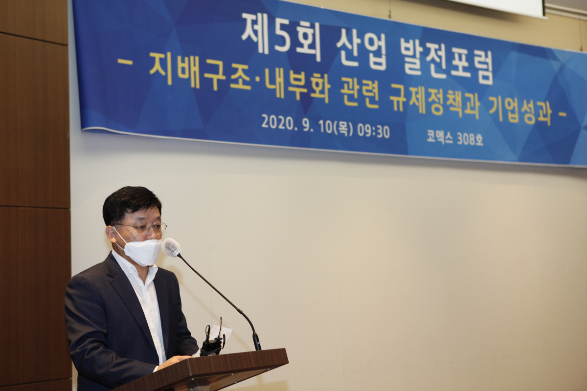 ▲정만기 자동차산업협회장이 산업 발전포럼에서 발언하고 있다.  (사진제공=KAMA)