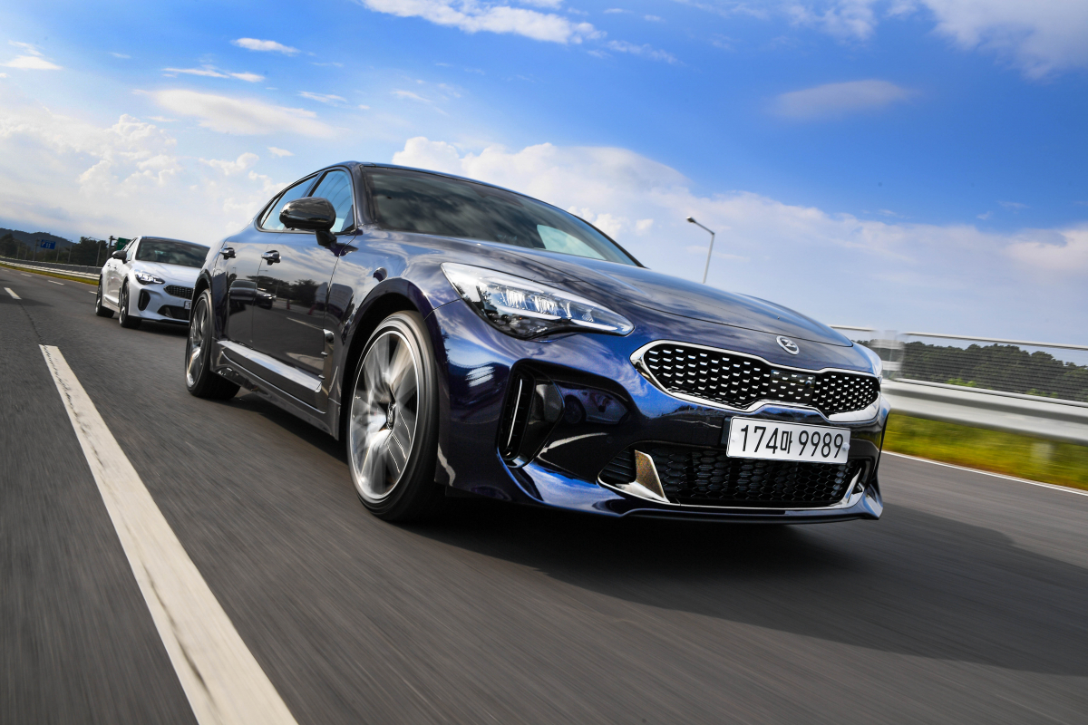 ▲새 모델은 변화의 초점을 엔진에 맞췄다. 더 이상 고쳐볼 수 없을만큼 균형미가 도드라진 디자인은 디테일 터치를 제외하면 이전과 동일하다.  (사진제공=기아차)