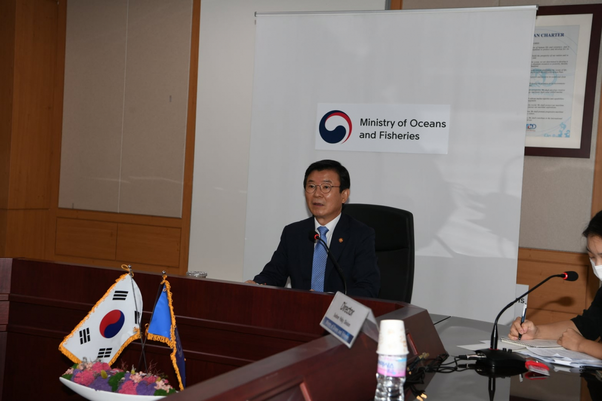 ▲문성혁 해양수산부 장관이 10일 임기택 국제해사기구(IMO) 사무총장과 화상면담을 하고 있다. (사진제공=해양수산부)