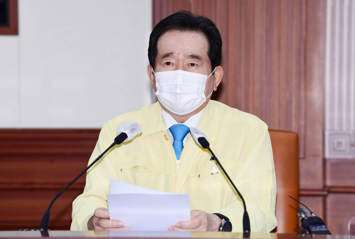 ▲정세균 국무총리가 13일 오후 서울 종로구 정부서울청사에셔 열린 코로나19 중앙재난안전대책본부 회의에서 모두발언을 하고 있다. (뉴시스)