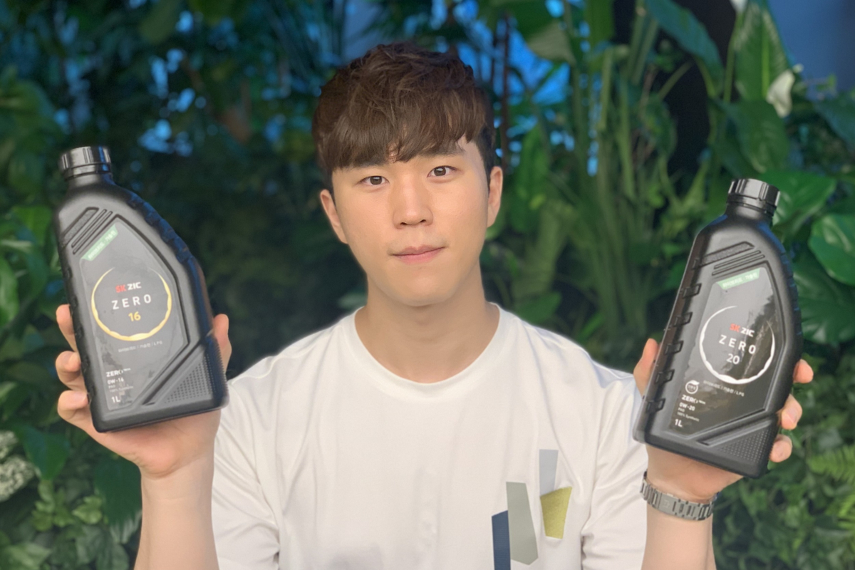 ▲SK루브리컨츠 직원이 SK ZIC ZERO 신제품을 소개하고 있다. (사진제공=SK루브리컨츠)