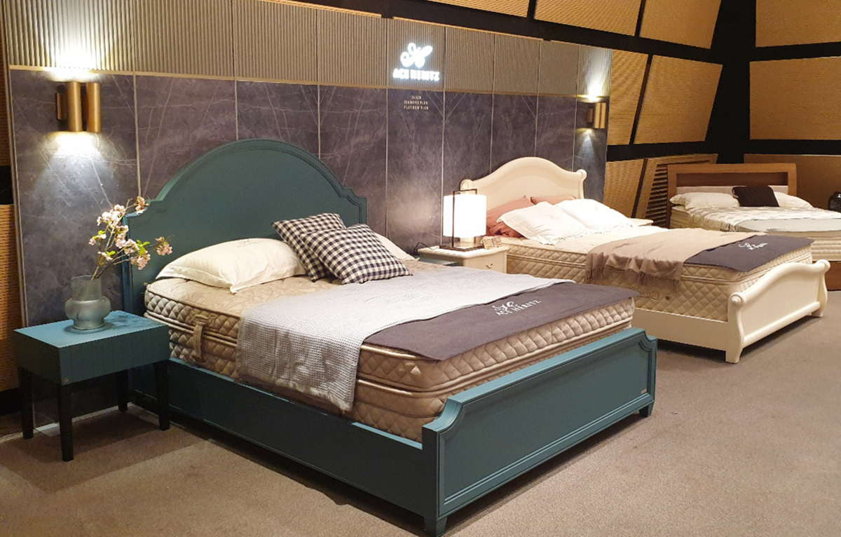 ▲에이스침대가 신세계백화점 의정부점에 ‘에이스 입주&웨딩 제안’ 팝업스토어를 열었다. 사진은 팝업스토어 전경. (사진제공=에이스침대)