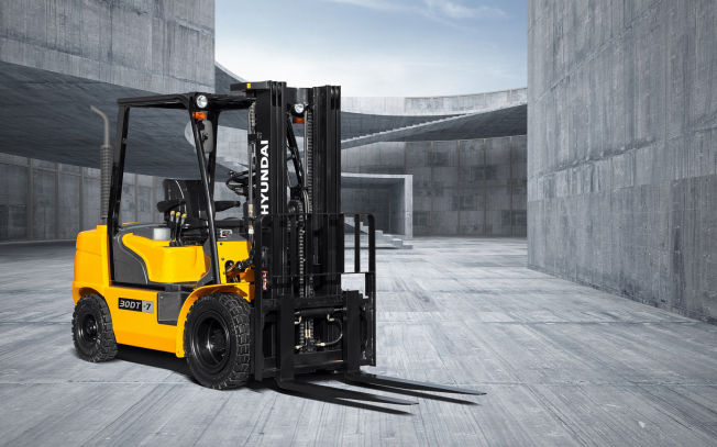 ▲현대건설기계가 알제리에서 수주한 3톤급 디젤엔진 지게차. (사진제공=현대중공업그룹)