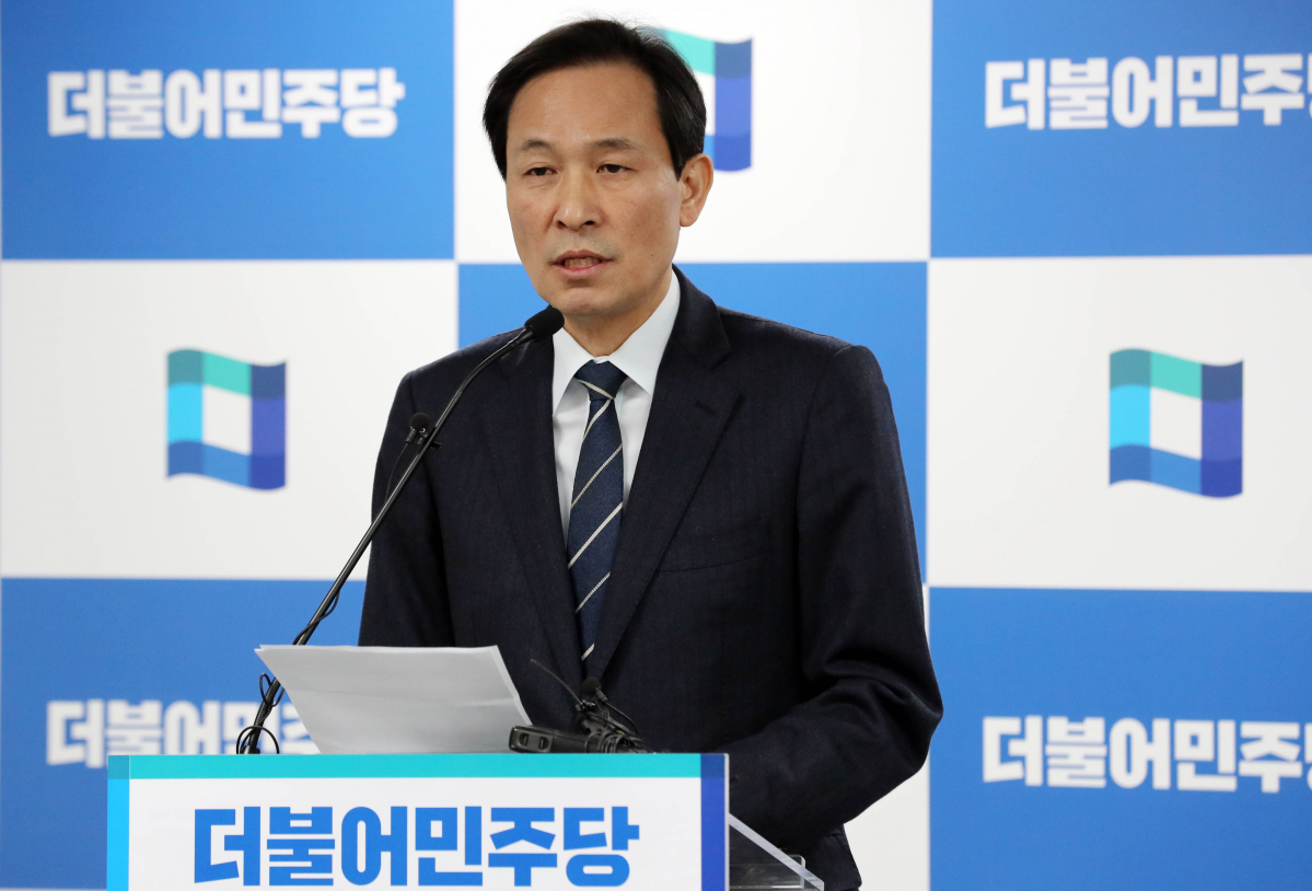 ▲우상호 더불어민주당 의원은 9일 한 언론 인터뷰에서 “카투사 자체가 편한 군대로 논란은 아무런 의미가 없다”며 “카투사는 육군처럼 훈련하지 않는다. 그 자체가 편한 보직이라 어디에 있든 다 똑같다”고 말한 바 있다. (뉴시스)