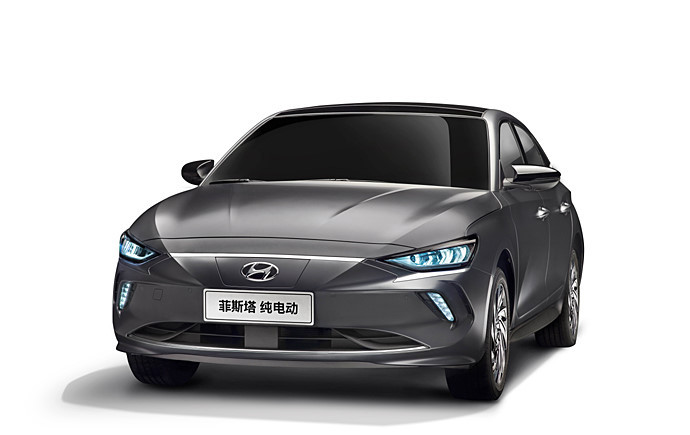 ▲현대차의 중국 현지전략형 준중형 스포츠 세단 '라페스타'가 EV 버전으로 영역을 확대한다. 중국 정부의 보조금을 받기 위해 현지업체인 CATL 배터리를 사용하게 된다.  (사진제공=현대차)