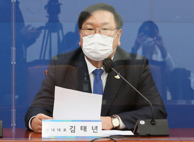 ▲더불어민주당 김태년 원내대표가 21일 오전 서울 여의도 국회에서 열린 국가균형발전 및 행정수도완성 TF 지역순회토론회 중간보고에서 발언하고 있다.  (연합뉴스)