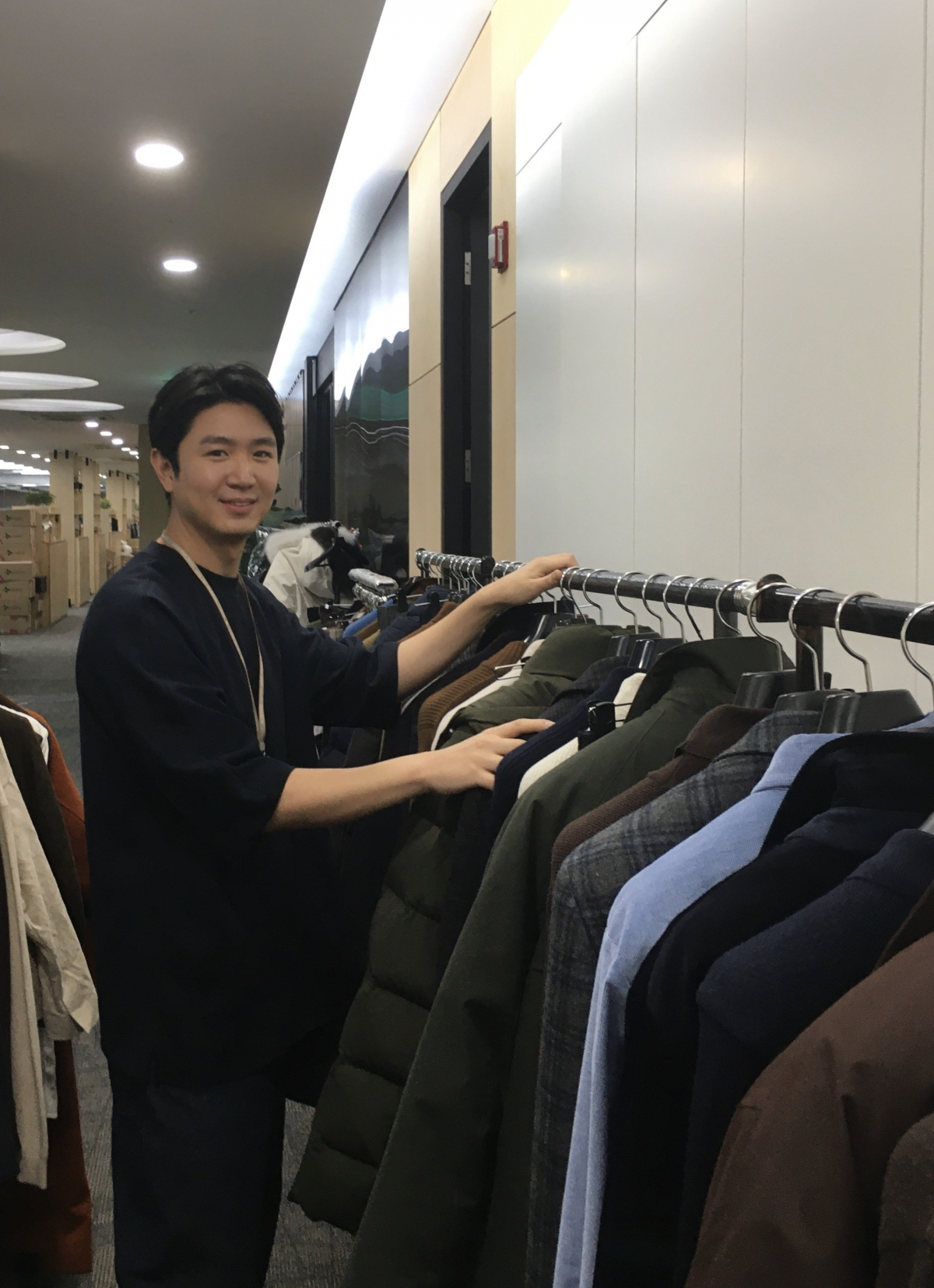 ▲CJ오쇼핑 오동현 MD는 남성복 토탈 브랜드 '다니엘 크레뮤'를 홈쇼핑 이외의 유통채널에서도 성장시키고 싶다는 포부를 밝혔다. (사진제공=CJ오쇼핑)