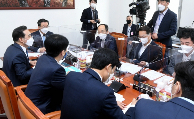 ▲21일 국회에서 예산결산특별위원회 제4회 추경예산안등조정소위원회가 열리고 있다. (연합뉴스)