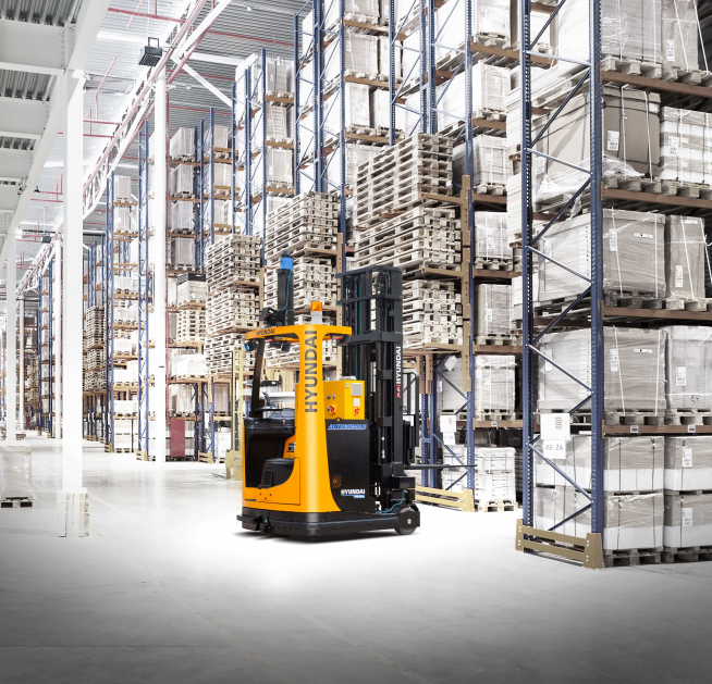 ▲현대건설기계 무인지게차 (KT 제공)