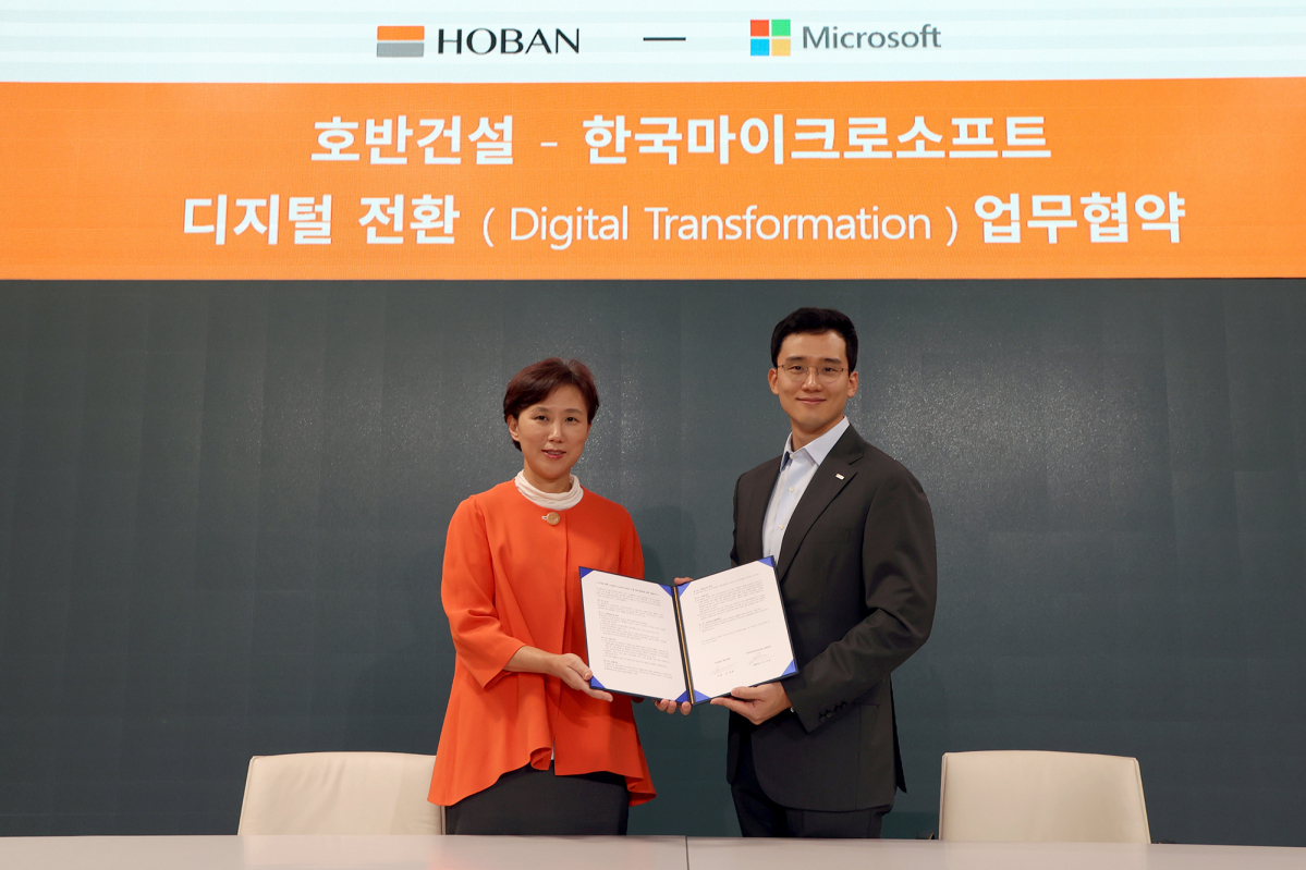 ▲호반건설과 한국마이크로소프트(MS)는 24일 서울 서초구 우면동 호반그룹 사옥에서 '디지털 전환을 위한 업무협약'을 맺었다. (사진 제공=호반)