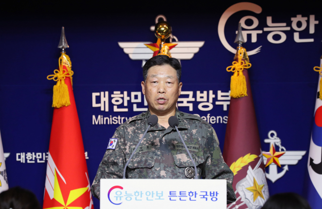 ▲안영호 합동참모본부 작전본부장이 24일 서울 용산구 국방부 청사에서 연평도 인근 해상 실종자 관련 브리핑을 하고 있다. (연합뉴스)