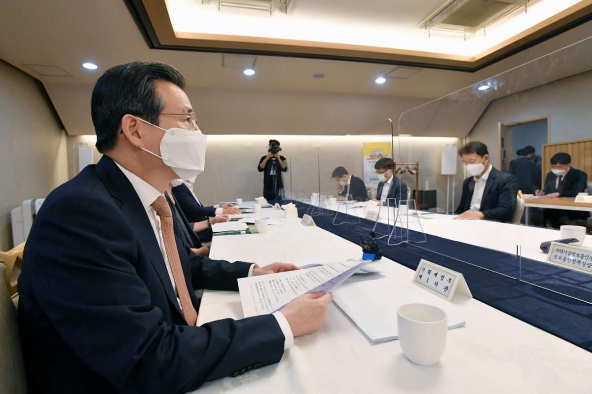 ▲김용범 기획재정부 1차관이 25일 정부서울청사에서 제27차 혁신성장 전략점검회의 겸 정책점검회의를 주재하고 있다. (사진제공=기획재정부)