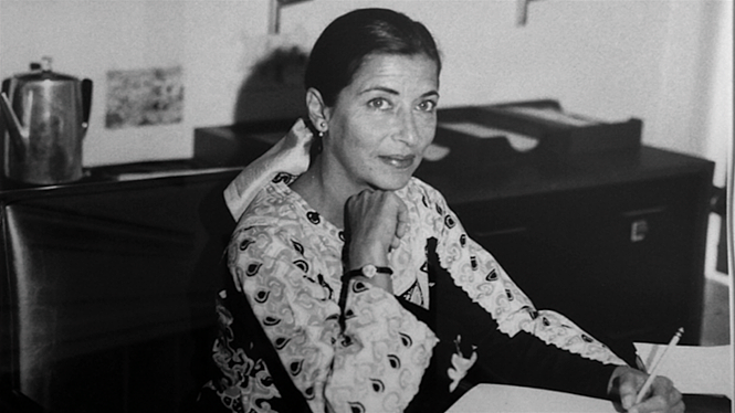 ▲로펌에서 변호사 자리를 얻지 못한 루스 긴즈버그는 이후 연구원으로 활동하다 1963년에 럿거스대 로스쿨에서 교수로 일하게 된다. 1972년에는 컬럼비아대 최초 여성 종신교수가 된다. ( 출처=루스 베이더 긴즈버그 : 나는 반대한다 스틸컷  )