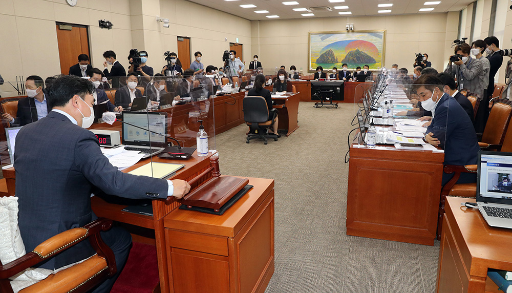 ▲21일 서울 여의도 국회에서 정무위원회 전체회의가 열리고 있다. (뉴시스)