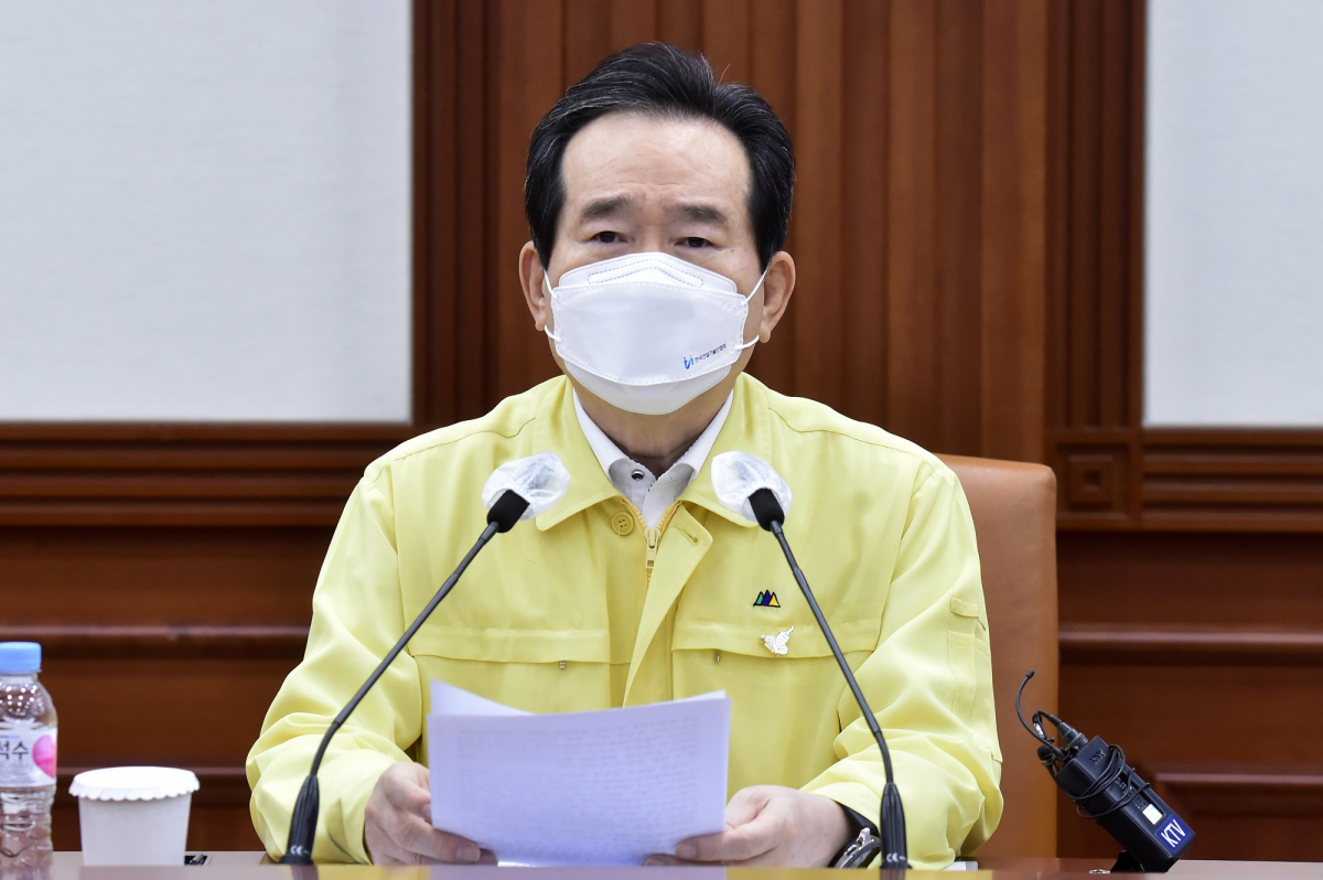 ▲정세균 국무총리가 25일 오전 서울 종로구 정부서울청사에서 열린 코로나19 대응 중앙재난안전대책본부(중대본) 회의 에 참석해 발언하고 있다. (뉴시스)