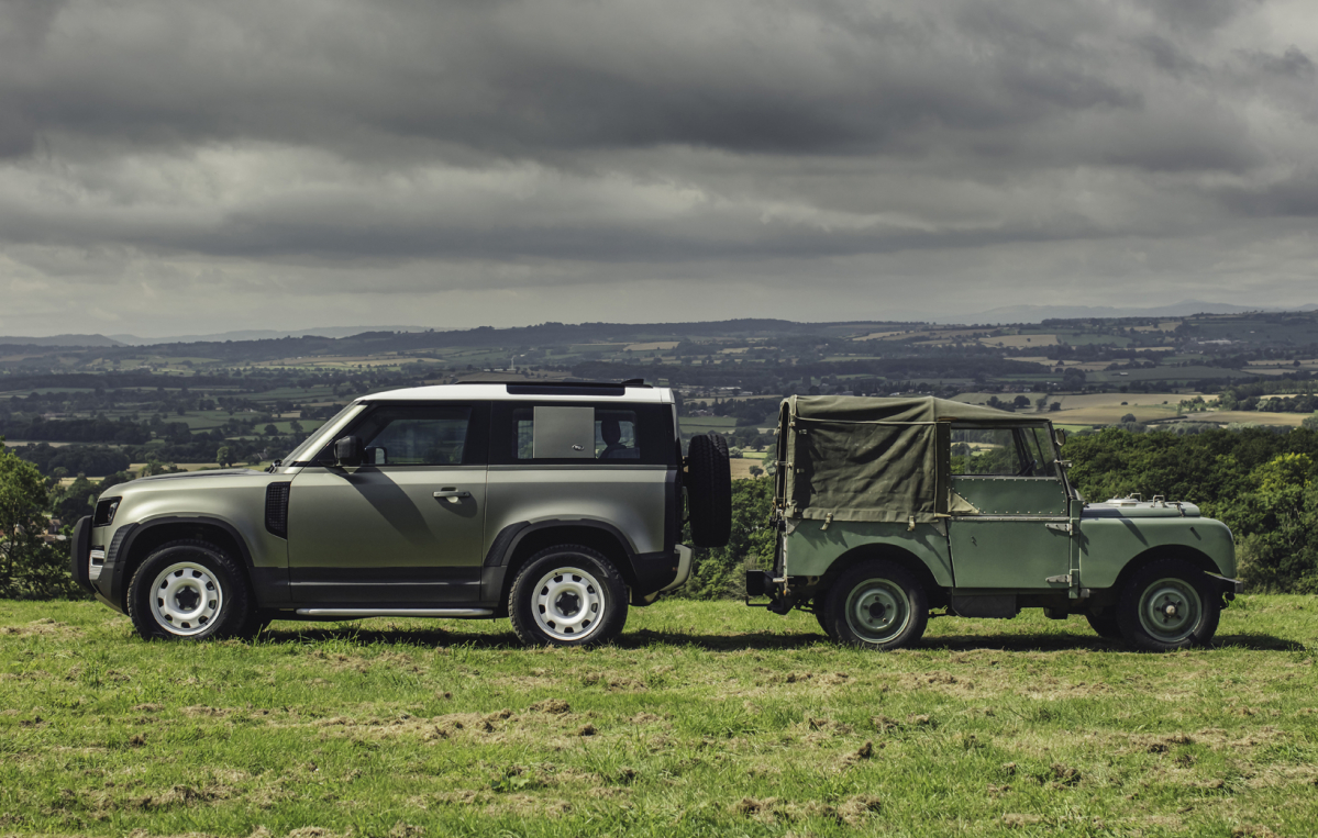 ▲새로운 디펜더는 과거 디자인을 현대적으로 계승해 한결 세련된 모습으로 거듭났다. 그럼에도 현존 랜드로버 가운데 가장 강력한 오프로드 주행성능을 지녔다.  (출처=랜드로버미디어)