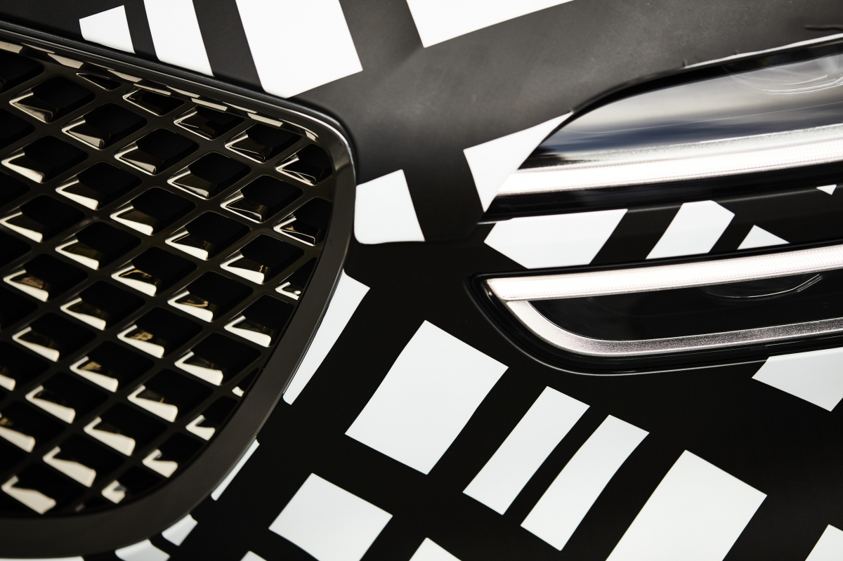 ▲제네시스가 위장 필름(카무플라주)으로 감싼 GV70 티저 이미지를 최초로 공개했다. (사진제공=제네시스)