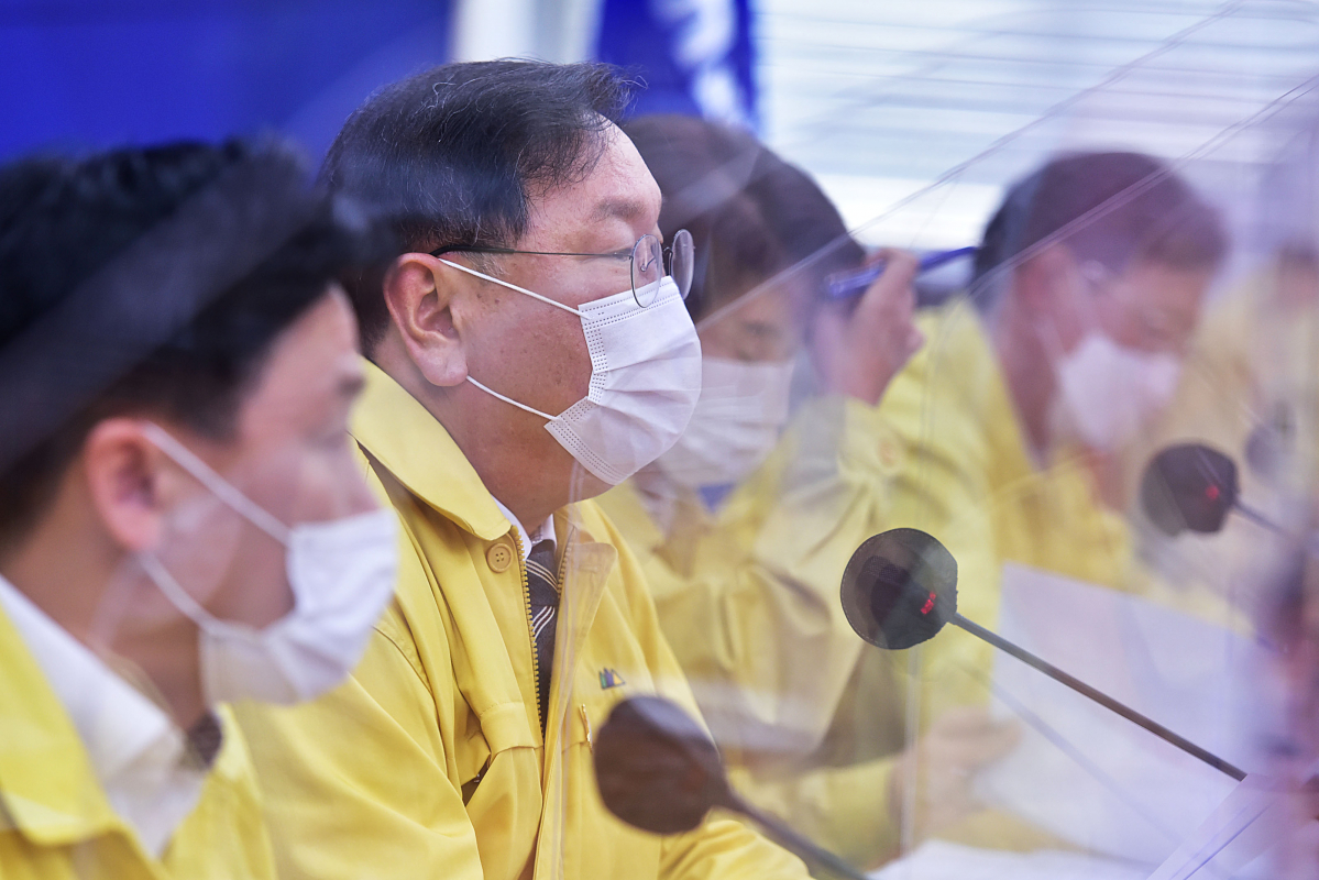 ▲소속당인 더불어민주당 역시 정 의원에 대해 절차법에 따라 조사를 받아야 한다는 입장을 재확인했다. 사진은 원내대표회의 모습.  (연합뉴스)