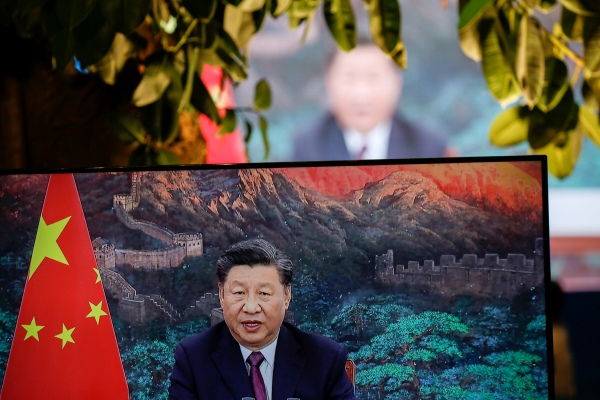 ▲시진핑 중국 국가주석이 지난 4일 베이징의 한 미디어센터에서 열린 ‘2020 중국 국제서비스무역교역회(CIFTIS)’에서 영상을 통해 개막식 연설을 하고 있다. (베이징/로이터연합뉴스)