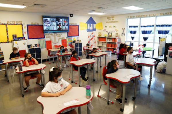 ▲삼성전자 디스플레이가 설치된 미국 자립형 공립학교 모습.  (출처=삼성전자 홈페이지)