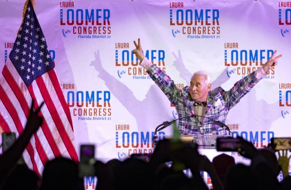 ▲R로저 스톤이 플로리다주 웨스트팜비치에서 열린 행사에서 모습을 드러내고 있다. 플로리다/AP뉴시스