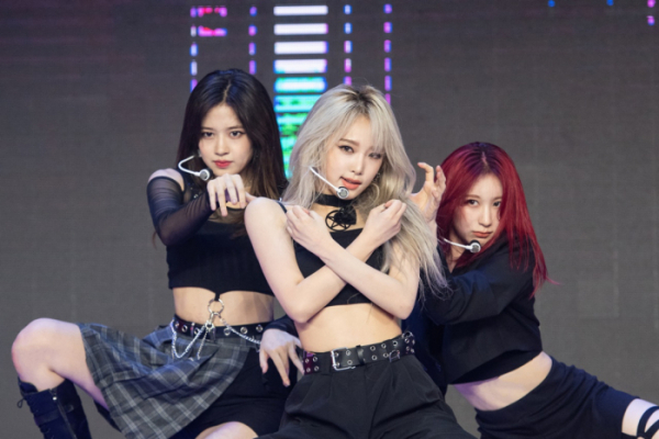 ▲아이즈원(사진=오프더레코드, 스윙엔터테인먼트 제공)