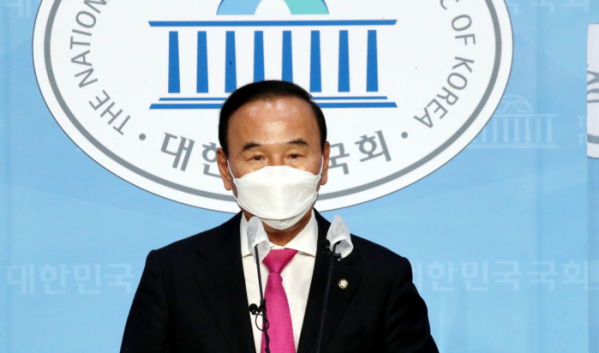 ▲박덕흠 국민의힘 의원이 21일 서울 여의도 국회 소통관에서 기자회견을 하고 있다.   (연합뉴스)