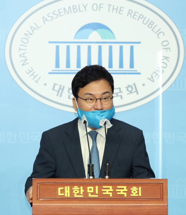 ▲탈당 기자회견하는 이상직 의원 (연합뉴스)