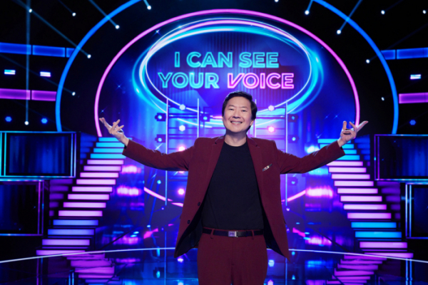 ▲I CAN SEE YOUR VOICE: Host Ken Jeong in the series premiere episode of I CAN SEE YOUR VOICE premiering Wednesday, Sept 23 (9:00-10:00 PM ET/PT) on FOX. 짤 2020 FOX MEDIA LLC. Cr: Michael Becker / FOX.(사진=FOX 제공)