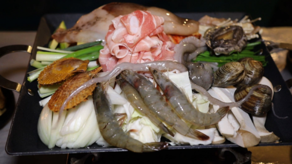 ▲‘관찰카메라 24’ 목포 포차의 해물 삼합(사진제공=채널A)