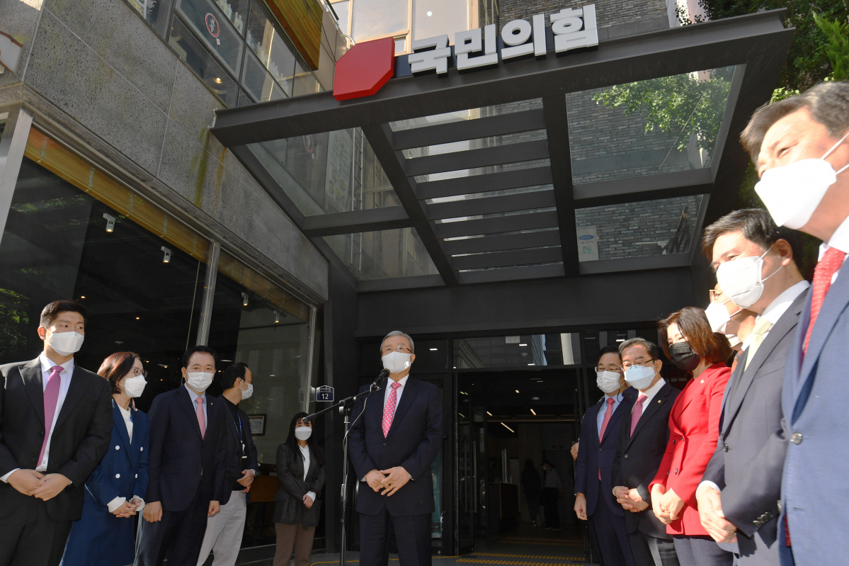 ▲김종인 국민의힘 비상대책위원장이 5일 오전 서울 여의도 남중빌딩에서 열린 새 당사 현판식에서 인사말을 하고 있다. (연합뉴스)