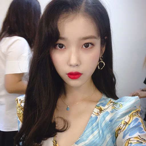 (사진출처=아이유 인스타그램)