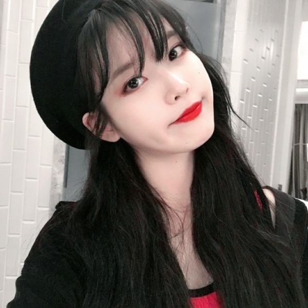 (사진출처=아이유 인스타그램)