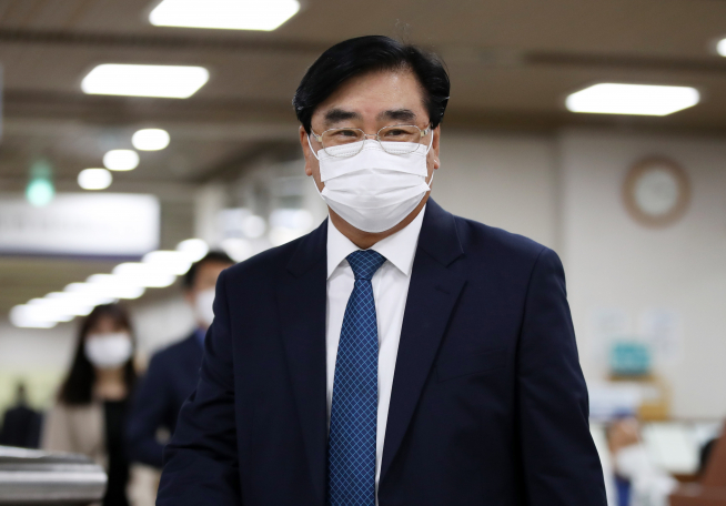 ▲6일 오후 서울 서초구 서울고등법원에서 열린 '천안함 좌초설 주장' 관련 항소심 선고 공판에 신상철 씨가 출석하고 있다.