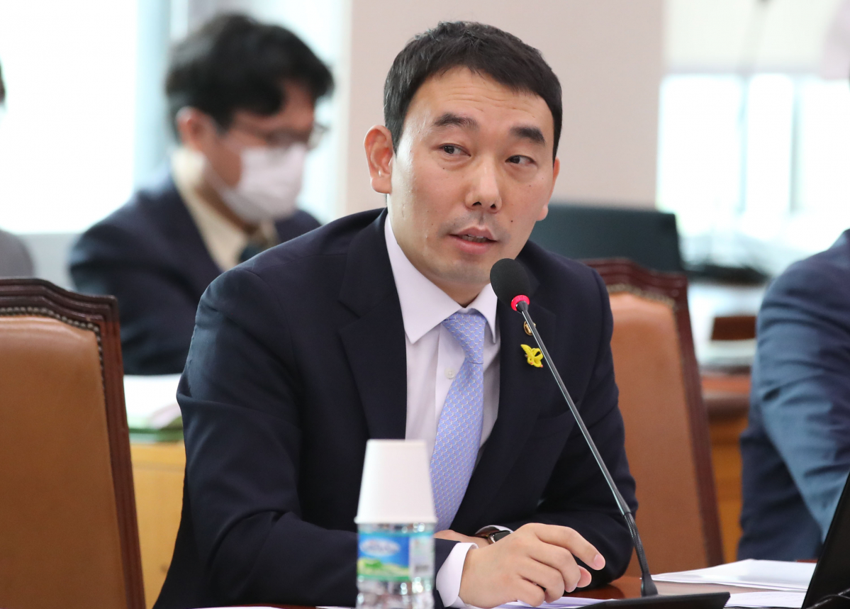 ▲김용민 더불어민주당 의원이 서울 여의도 국회에서 열린 법제사법위원회 전체회의에서 질의하고 있다.  (뉴시스)