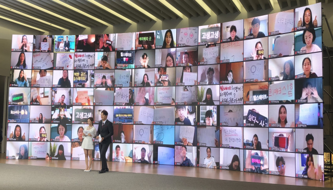 ▲현대건설이 8일 건설업계 최초로 화상을 통한 '쌍방향 소통쇼'를 진행했다. 사진은 쌍방향 소통쇼 방송 화면 캡처. (현대건설)