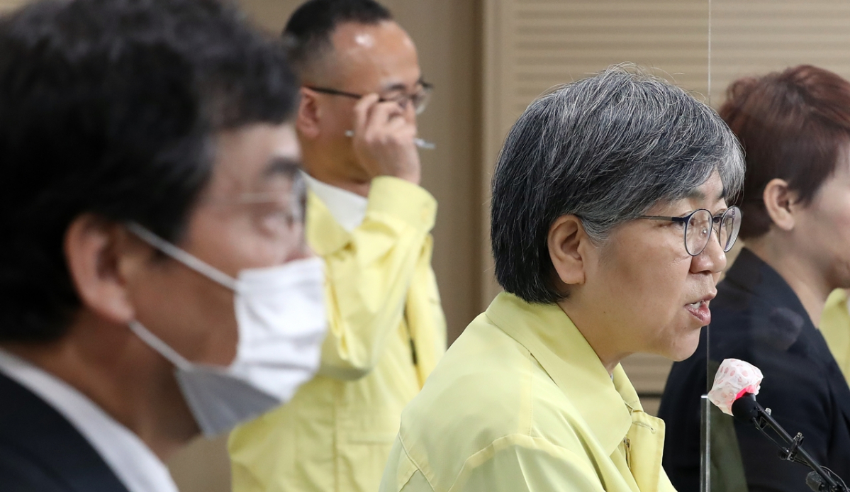 ▲정은경 중앙방역대책본부장(질병관리청장)이 6일 오후 충북 청주 질병관리청에서 상온 노출 의심 인플루엔자 백신 품질검사 및 현장조사 결과 상온에 노출된 백신의 안전성 결과에 대한 브리핑을 하고 있다.  (뉴시스)