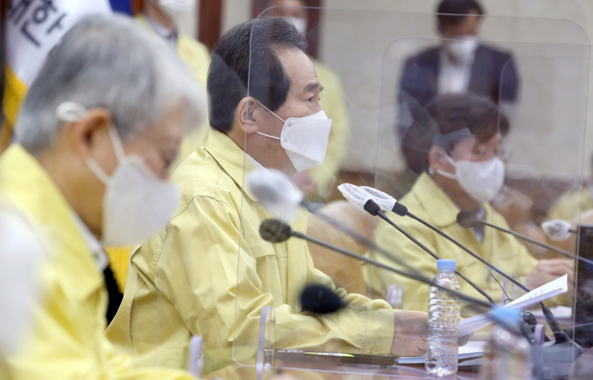 ▲정세균 국무총리가 11일 오후 서울 종로구 정부서울청사에서 열린 코로나19 대응 중앙재난안전대책본부 회의에 참석해 발언하고 있다. (뉴시스)