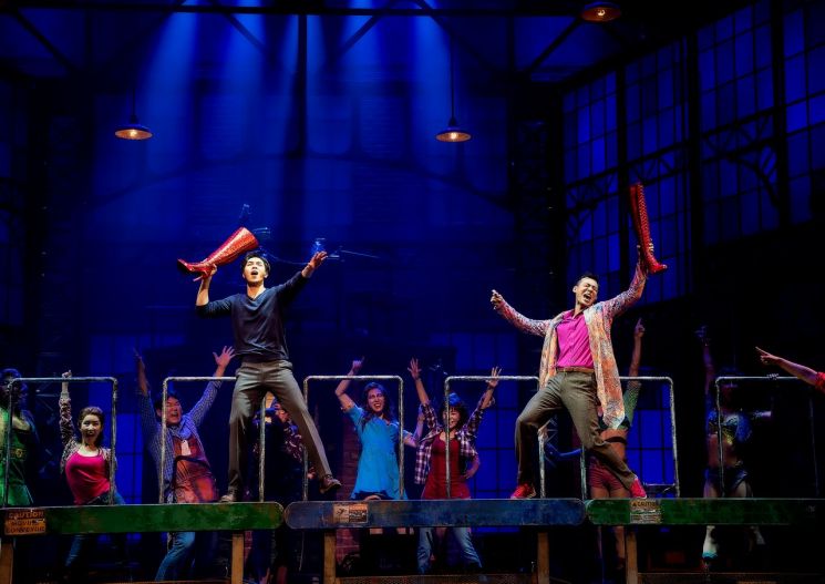 ▲찰리 역의 이석훈과 롤라 역의 최재림의 모습. (사진제공=CJ ENM)