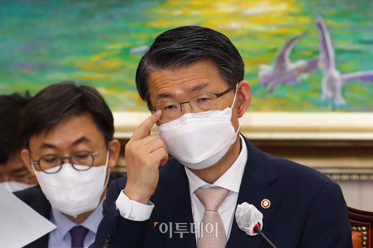 ▲12일 국회 정무위원회 국정감사에 참석한 은성수 금융위원장 (사진=신태현 기자)