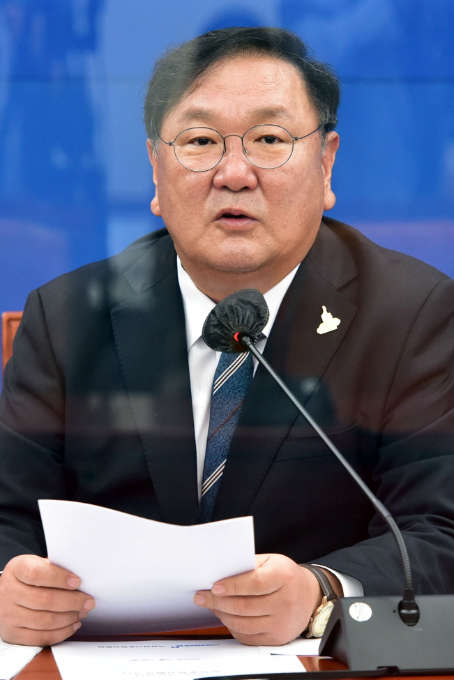 ▲더불어민주당 김태년 원내대표가 13일 오전 서울 여의도 국회에서 열린 국정감사 대책회의에서 발언하고 있다. (연합뉴스)