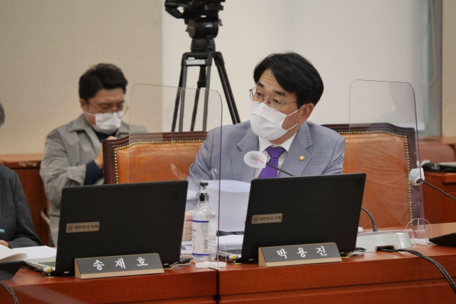 ▲국정감사에서 질의 중인 박용진 의원(사진제공=박용진 의원실)