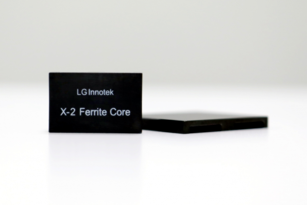 ▲LG이노텍의 ‘고효율 페라이트’ 소재 (사진제공=LG이노텍)
