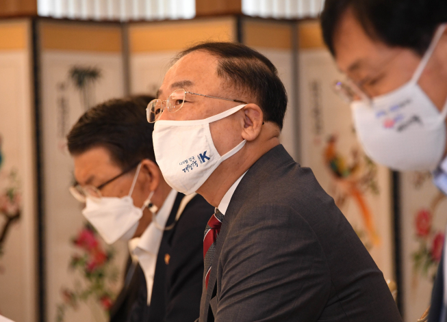 ▲ 홍남기 경제부총리 겸 기획재정부 장관이 14일 부동산 시장 점검 관계장관회의에서 발언하고 있다. (사진 제공=기획재정부)