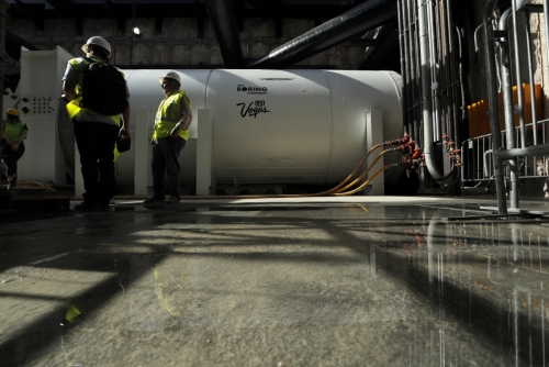 ▲미국 라스베이거스 컨벤션센터 지하에 작년 11월 15일(현지시간) 보링컴퍼니의 터널 굴착 머신이 놓여 있다. 라스베이거스/AP뉴시스
