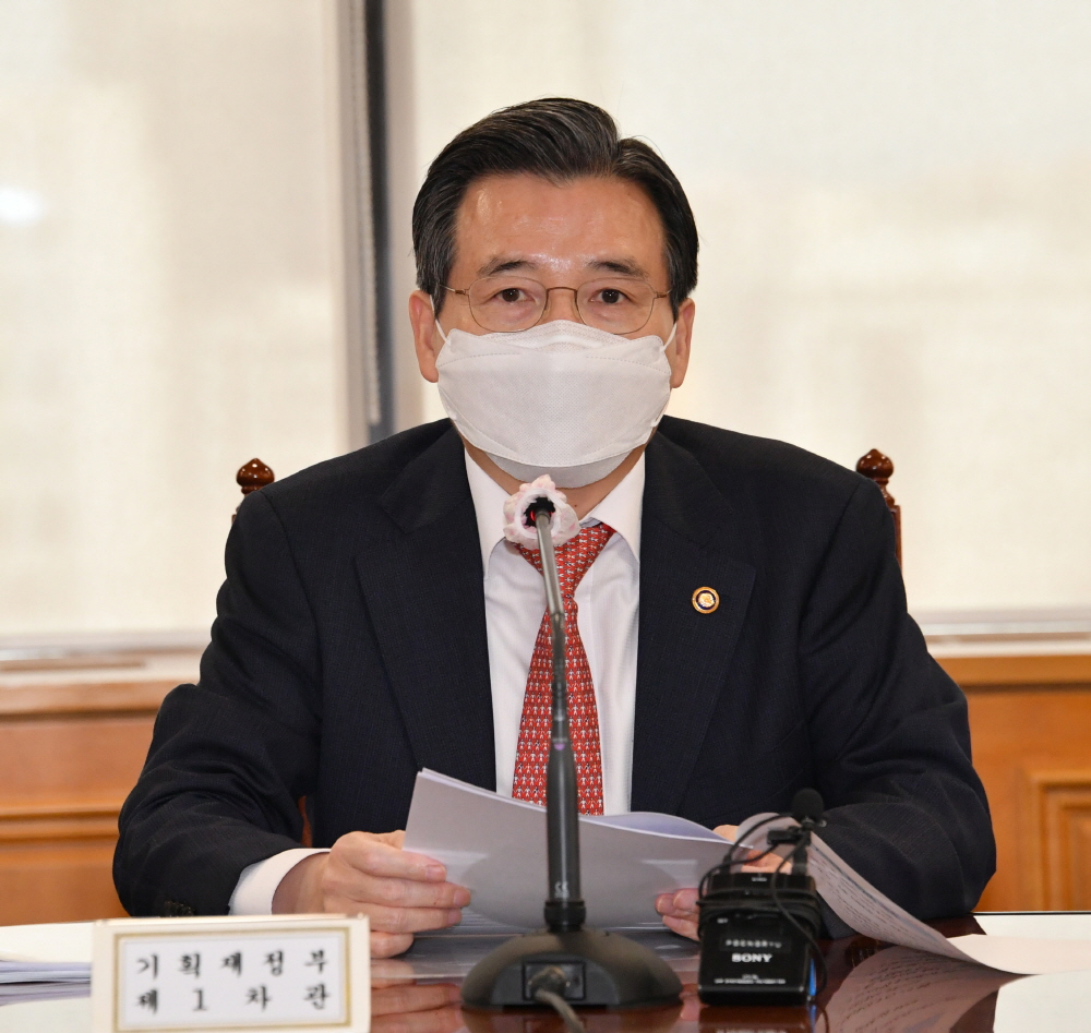 ▲김용범 기획재정부 1차관이 10월 14일 서울 중구 은행회관에서 열린 '거시경제금융회의'를 주재, 모두발언을 하고 있다. (사진제공=기획재정부)